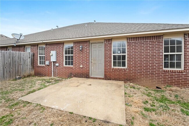 Building Photo - 1667 Evening Shade Dr