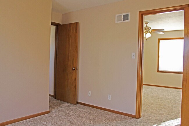 Building Photo - 2-Bedroom, 1-Bath House for Rent