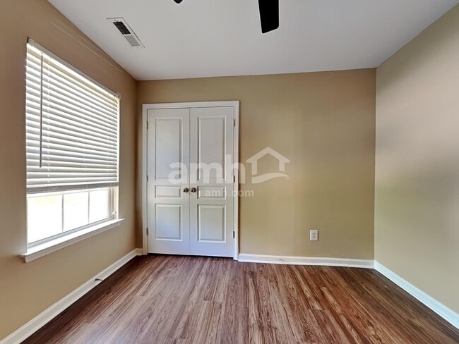 Building Photo - 9002 Glenashley Dr