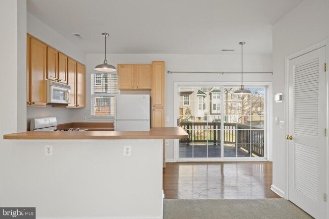 Building Photo - 22941 Fontwell Square