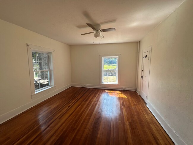Building Photo - Charming 4 Bedroom House in Bedford