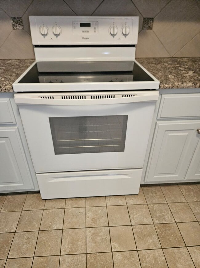 Building Photo - 208 Killdeer Dr