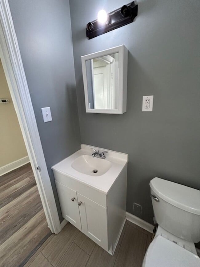 Building Photo - 3 Bedroom 1 Bath Home