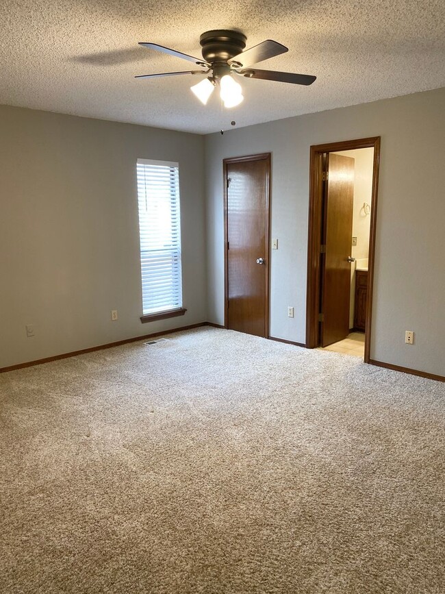 Building Photo - Renovated Rental in NW OkC!