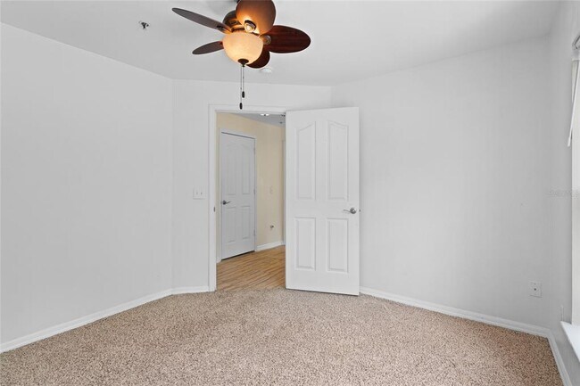 Building Photo - 754 Centervale Dr