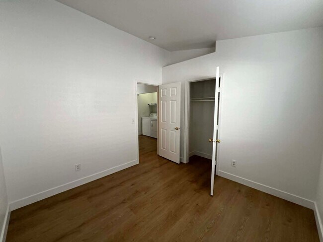 Building Photo - Single Story- Cute as a Button