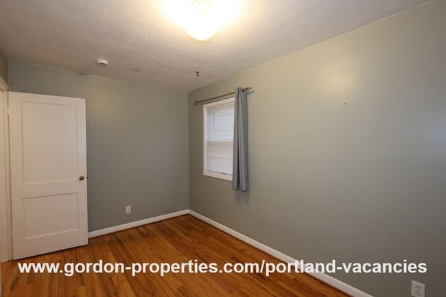 Building Photo - SE Flavel St - Woodstock 3 bedroom home with single car garage