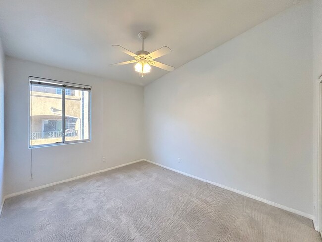 Building Photo - Beautiful 3BD/2.5BA W/ Attached Garage and In-Unit Laundry in Pacific Beach!