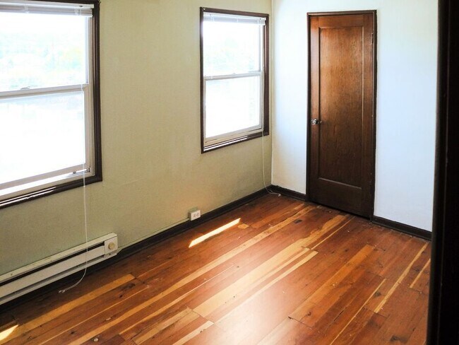 Building Photo - 6209 1/2 15th Ave NW-304