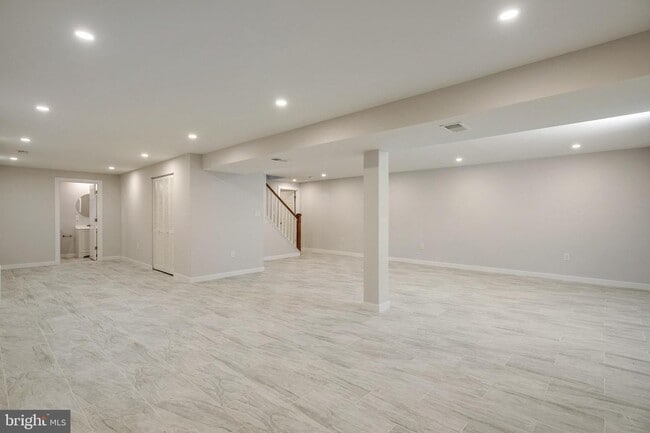 Building Photo - 9003 Fox Lair Dr