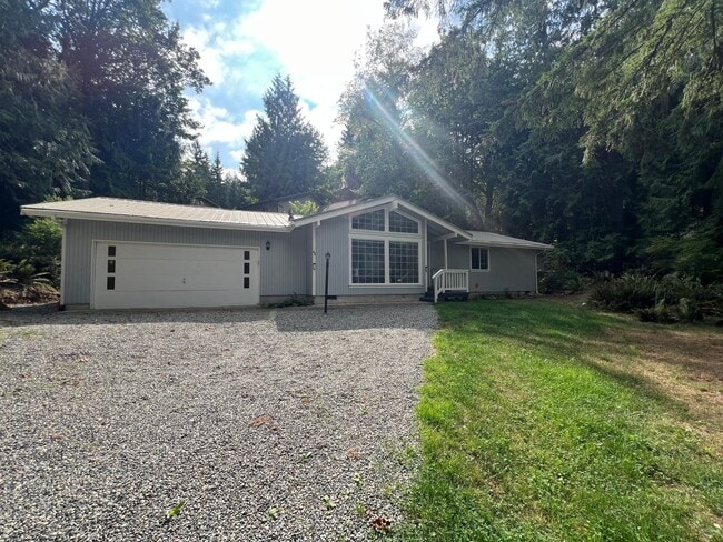Building Photo - 3 Bed, 2 Bath with Garage in Sudden Valley