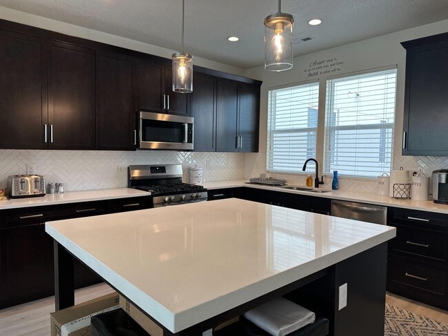 Building Photo - 4672 Vermillion Dr