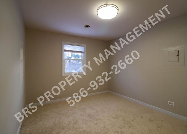Building Photo - JUST REDUCED!!!!  1 Bed, 1 Bath House In Rochester Hills