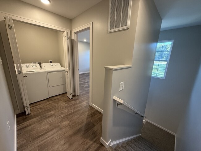 Building Photo - 408 Creekview Dr