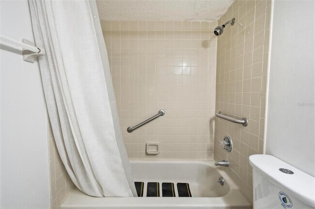 Building Photo - 41 Hembury Ln