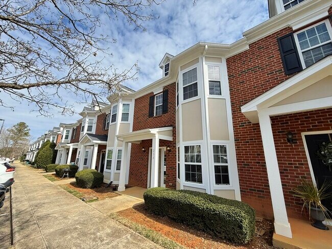 Building Photo - Spacious 2 Bed 2.5 Bath Town Home Available Now! Community Playground!