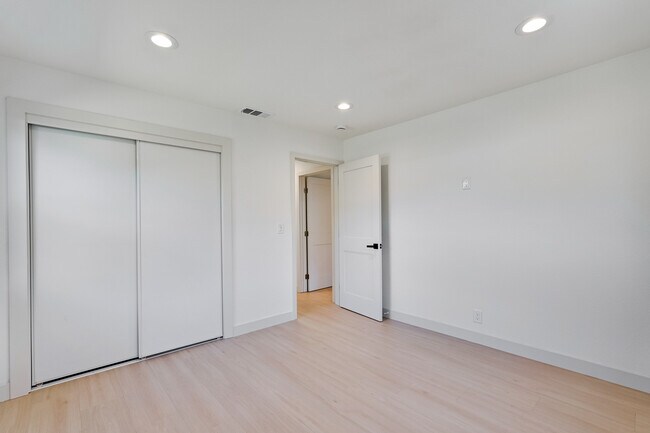 Building Photo - 2051 Randolph Dr