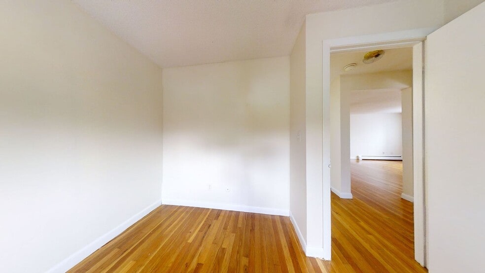 Building Photo - 122 Dustin St