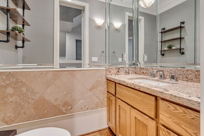 Building Photo - 1215 Rosedale St