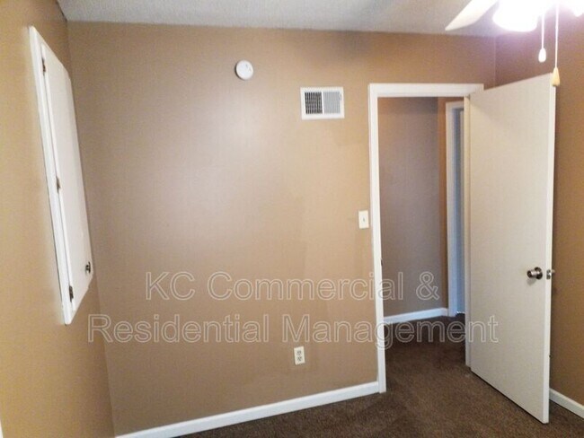 Building Photo - 10013 N Harrison Dr