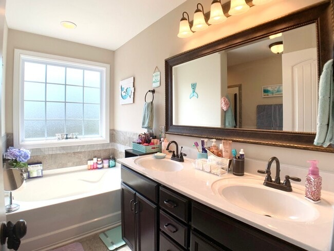 Building Photo - 3734 Silver Fox Ct