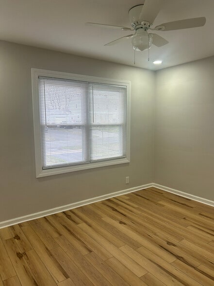 Building Photo - 352 Barry Rd