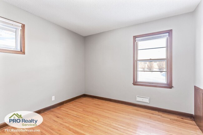 Building Photo - 3 Bedroom Home in St. Louis Park