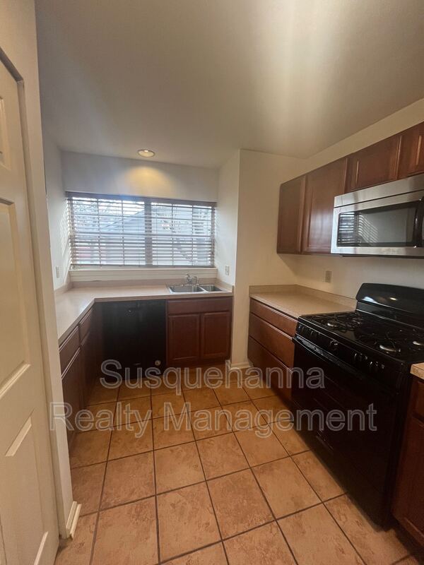 Building Photo - 68 Shady Ln