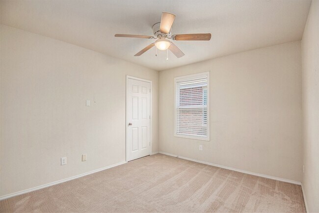 Building Photo - 304 Chert Ln