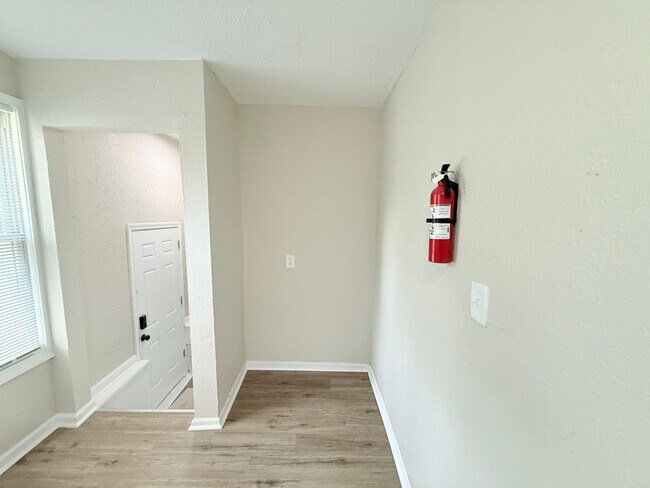 Building Photo - Renovated 3-Bedroom Home – We Welcome Sect...