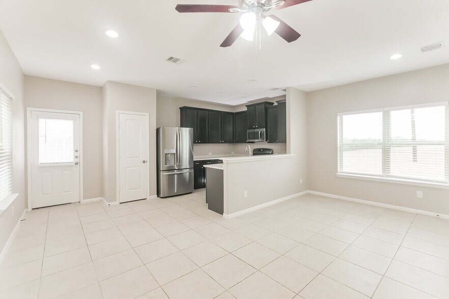 Building Photo - 339 Sea Breeze Dr
