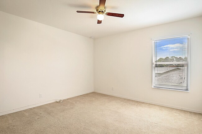 Building Photo - 617 SE Karrigan Terrace