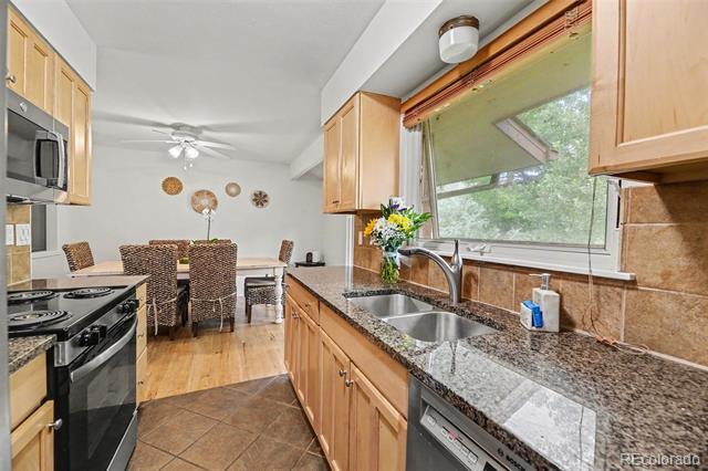 Building Photo - 1064 Fairway Ct