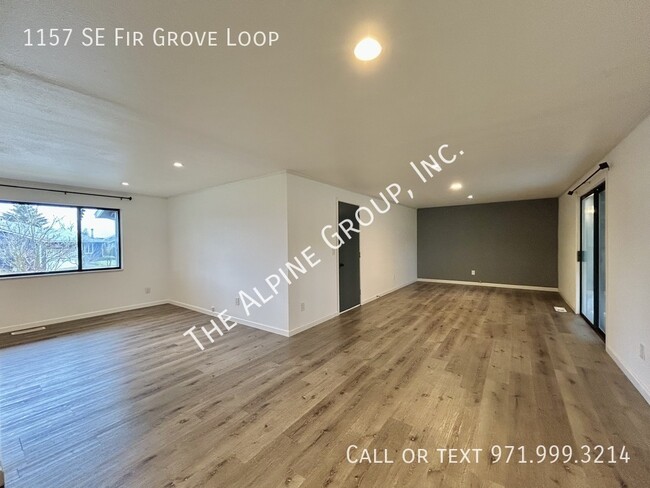 Building Photo - Three Bedrooms in Hillsboro!