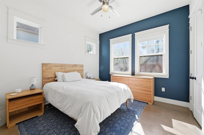 Building Photo - 3203 Locke Ln