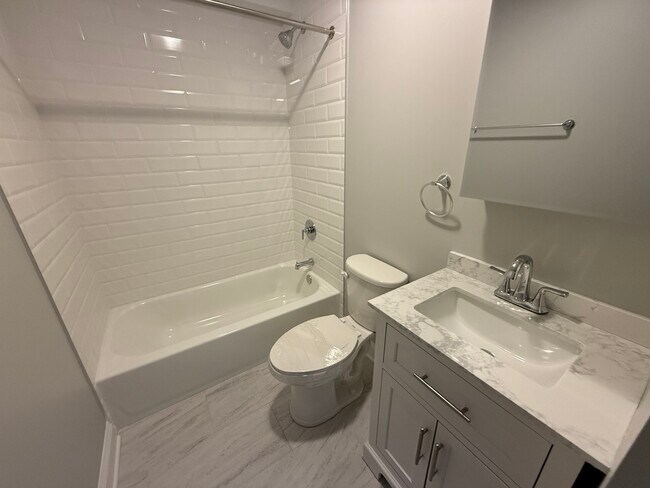 Building Photo - 744 W Gordon Terrace