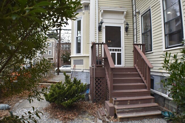 Building Photo - 120 Pearl St