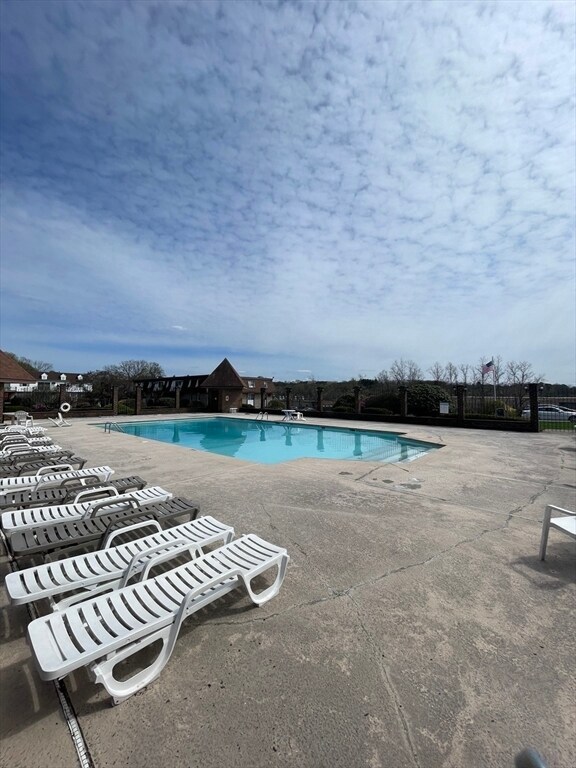 Building Photo - 10 Williamsburg Ct