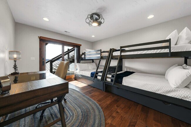 Building Photo - 201 Shady Ozark Ln