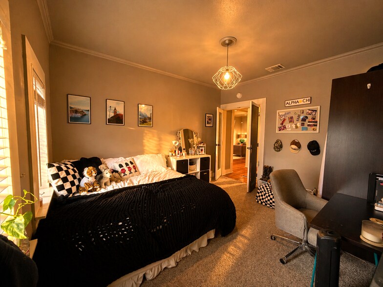 Building Photo - 326 Queen Anne Ct