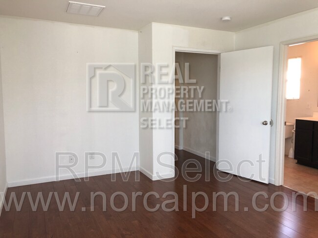 Building Photo - 8893 Robbins Rd