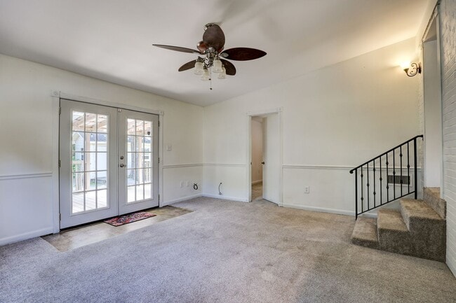 Building Photo - MOVE IN READY!