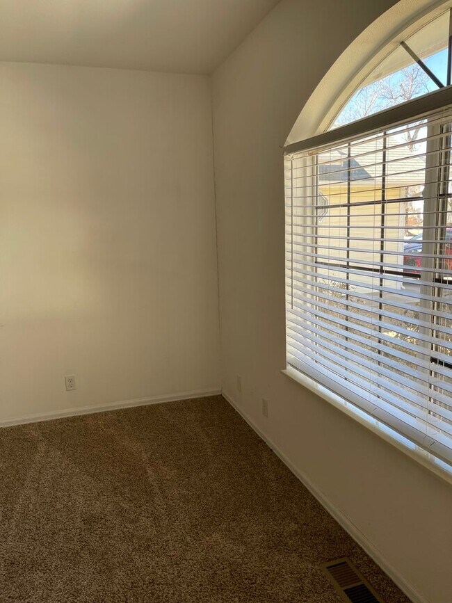 Building Photo - 1118 Macon Ave