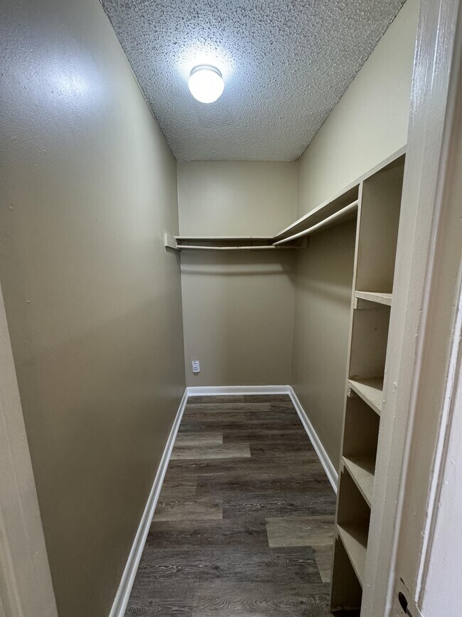 Building Photo - 3700 Squaw Valley Dr SW
