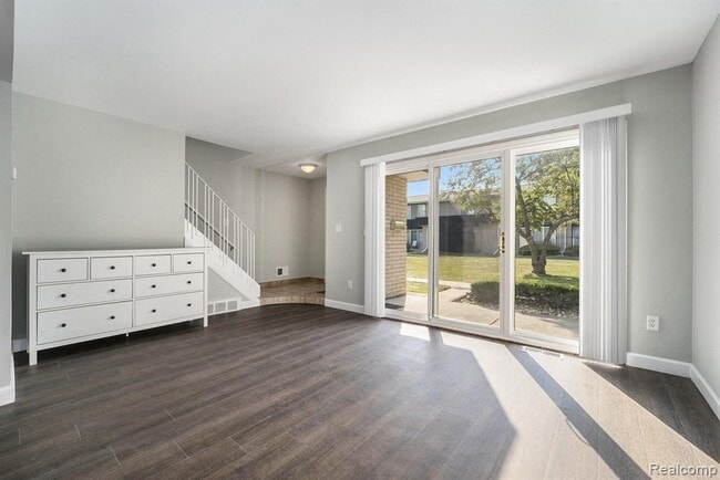 Building Photo - 8691 Kennedy Cir N