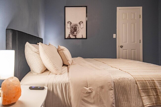 Building Photo - 7418 Lake Livingston Dr