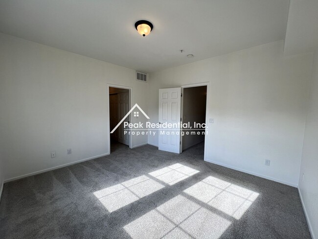 Building Photo - Spacious 3bd/3ba North Natomas Townhouse