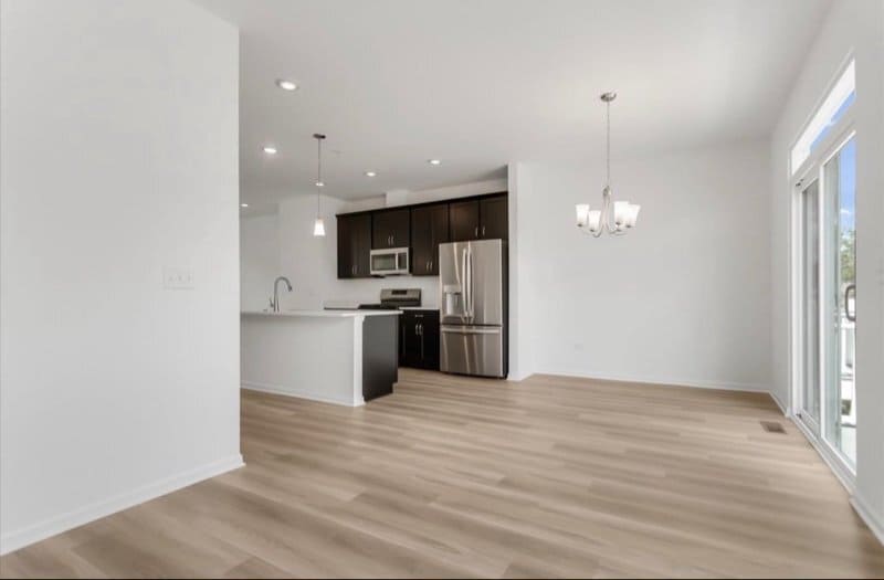 Building Photo - 1060 E Oakton St