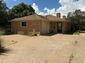 Building Photo - 4417 75th Dr