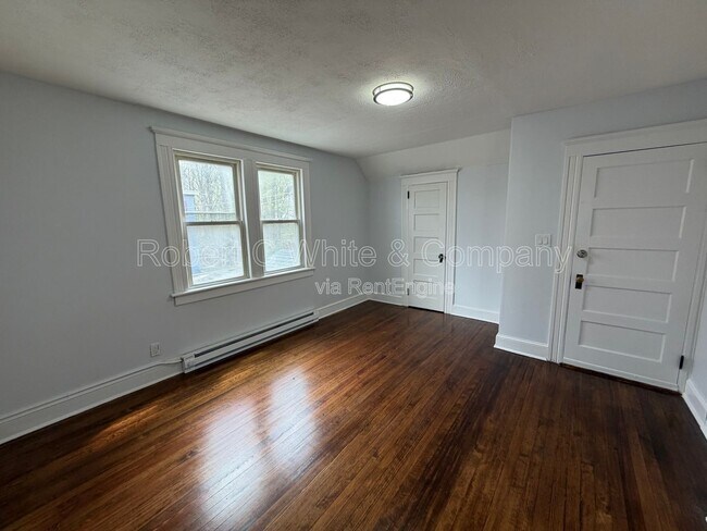 Building Photo - 28 Hull St